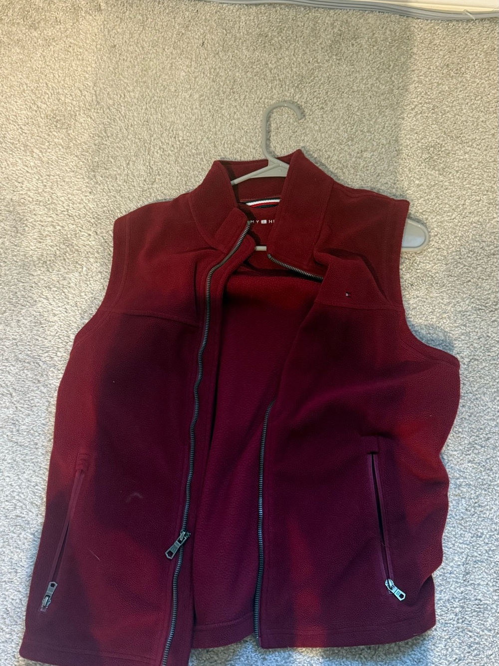 Tommy Hilfiger Men's Sleeveless Fleece Vest - Burgundy
